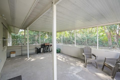House in Cutler Bay, Florida 3 bedrooms, 138.98 sq.m. № 2031182 - photo 22