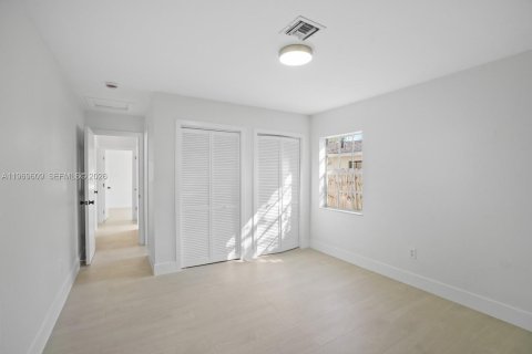 House in Cutler Bay, Florida 3 bedrooms, 138.98 sq.m. № 2031182 - photo 10