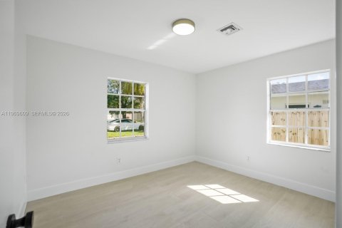 House in Cutler Bay, Florida 3 bedrooms, 138.98 sq.m. № 2031182 - photo 17