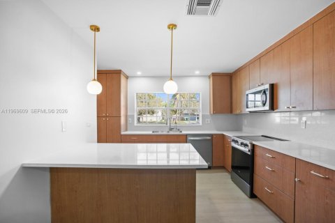 House in Cutler Bay, Florida 3 bedrooms, 138.98 sq.m. № 2031182 - photo 8