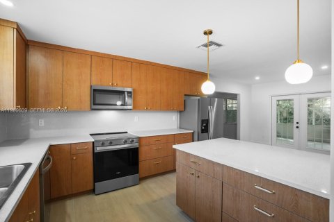 House in Cutler Bay, Florida 3 bedrooms, 138.98 sq.m. № 2031182 - photo 9