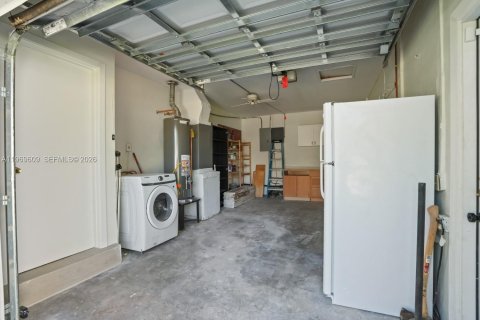 House in Cutler Bay, Florida 3 bedrooms, 138.98 sq.m. № 2031182 - photo 29