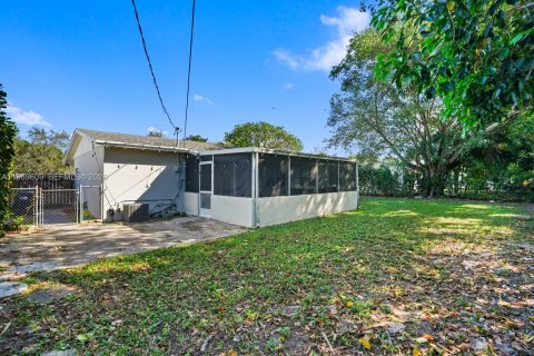 House in Cutler Bay, Florida 3 bedrooms, 138.98 sq.m. № 2031182 - photo 25