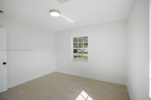 House in Cutler Bay, Florida 3 bedrooms, 138.98 sq.m. № 2031182 - photo 19