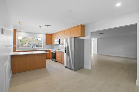 House in Cutler Bay, Florida 3 bedrooms, 138.98 sq.m. № 2031182 - photo 7