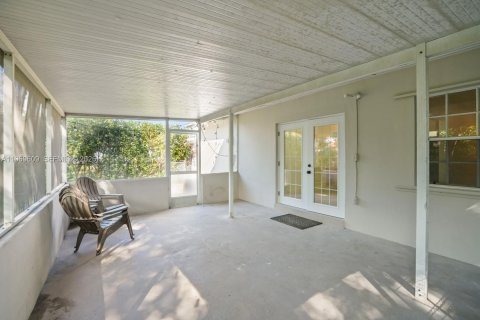 House in Cutler Bay, Florida 3 bedrooms, 138.98 sq.m. № 2031182 - photo 23