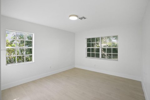House in Cutler Bay, Florida 3 bedrooms, 138.98 sq.m. № 2031182 - photo 11
