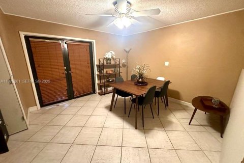 Touwnhouse à vendre à Miami, Floride: 3 chambres, 128.02 m2 № 1986573 - photo 11