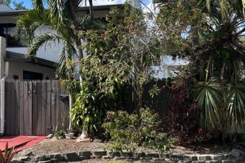 Touwnhouse à vendre à Miami, Floride: 3 chambres, 128.02 m2 № 1986573 - photo 2