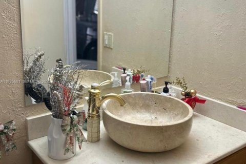 Touwnhouse à vendre à Miami, Floride: 3 chambres, 128.02 m2 № 1986573 - photo 14