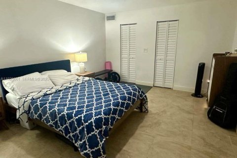 Touwnhouse à vendre à Miami, Floride: 3 chambres, 128.02 m2 № 1986573 - photo 16