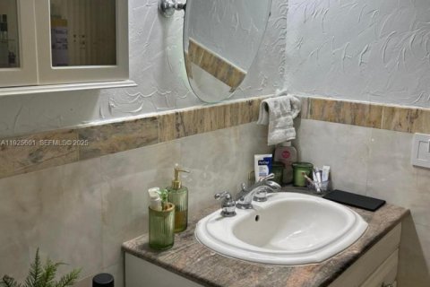 Touwnhouse à vendre à Miami, Floride: 3 chambres, 128.02 m2 № 1986573 - photo 18