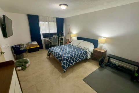 Touwnhouse à vendre à Miami, Floride: 3 chambres, 128.02 m2 № 1986573 - photo 17