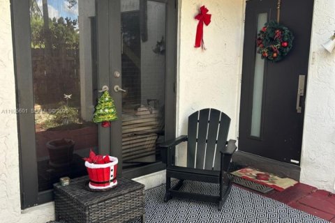Touwnhouse à vendre à Miami, Floride: 3 chambres, 128.02 m2 № 1986573 - photo 1