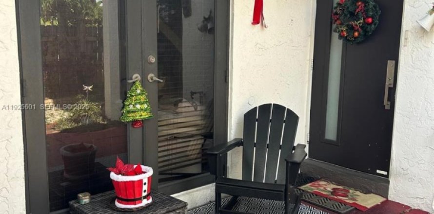 Touwnhouse à Miami, Floride 3 chambres, 128.02 m2 № 1986573