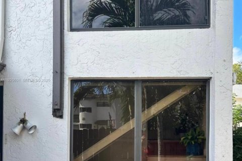 Touwnhouse à vendre à Miami, Floride: 3 chambres, 128.02 m2 № 1986573 - photo 4