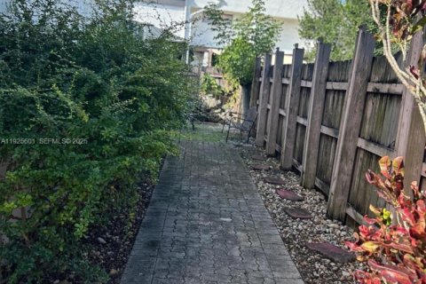 Touwnhouse à vendre à Miami, Floride: 3 chambres, 128.02 m2 № 1986573 - photo 20