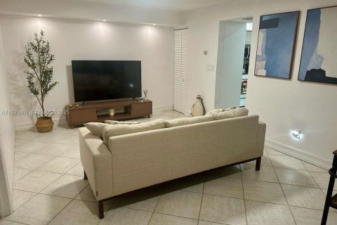 Touwnhouse à vendre à Miami, Floride: 3 chambres, 128.02 m2 № 1986573 - photo 6