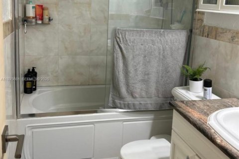 Touwnhouse à vendre à Miami, Floride: 3 chambres, 128.02 m2 № 1986573 - photo 19