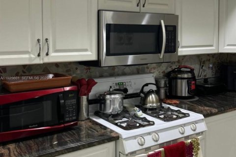 Touwnhouse à vendre à Miami, Floride: 3 chambres, 128.02 m2 № 1986573 - photo 7