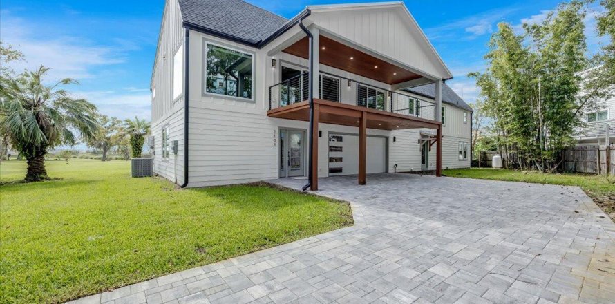Duplex in Neptune Beach, Florida 4 bedrooms, 167.22 sq.m. № 772571