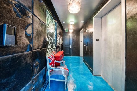 Condo in Miami Beach, Florida, 2 bedrooms  № 1940456 - photo 8