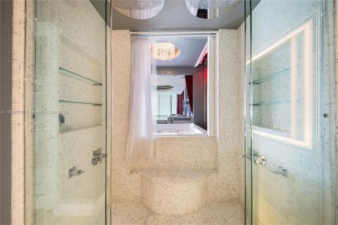 Condo in Miami Beach, Florida, 2 bedrooms  № 1940456 - photo 24