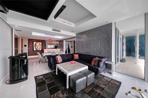 Condo in Miami Beach, Florida, 2 bedrooms  № 1940456 - photo 13