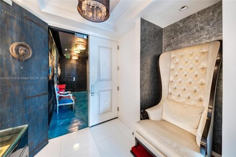 Condo in Miami Beach, Florida, 2 bedrooms  № 1940456 - photo 7