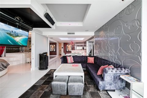 Condo in Miami Beach, Florida, 2 bedrooms  № 1940456 - photo 12