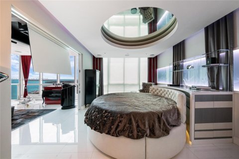 Condo in Miami Beach, Florida, 2 bedrooms  № 1940456 - photo 26