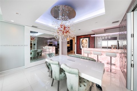 Condo in Miami Beach, Florida, 2 bedrooms  № 1940456 - photo 15