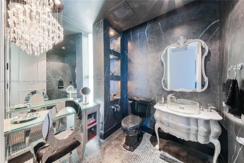 Condo in Miami Beach, Florida, 2 bedrooms  № 1940456 - photo 30