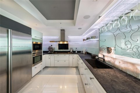 Condo in Miami Beach, Florida, 2 bedrooms  № 1940456 - photo 3