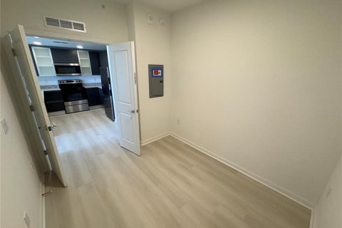 Condo in Orlando, Florida, 2 bedrooms  № 2122158 - photo 17