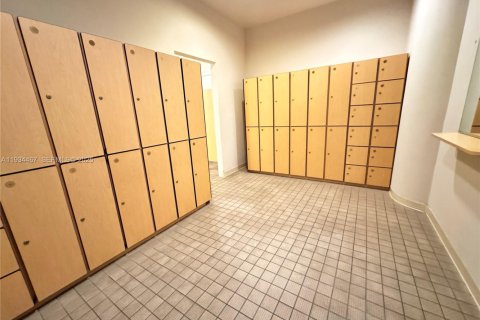 Condo in Miami Beach, Florida, 2 bedrooms  № 1993264 - photo 20