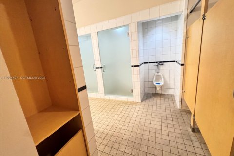 Condo in Miami Beach, Florida, 2 bedrooms  № 1993264 - photo 21