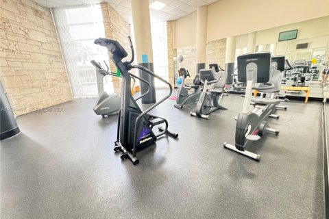 Condo in Miami Beach, Florida, 2 bedrooms  № 1993264 - photo 18