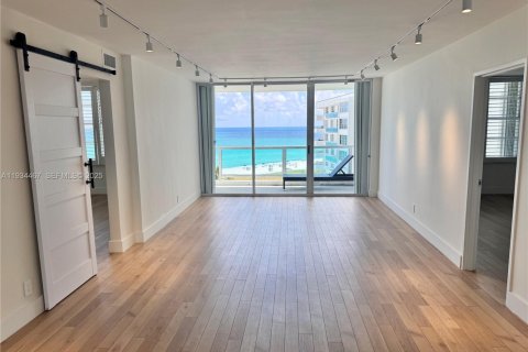 Condo in Miami Beach, Florida, 2 bedrooms  № 1993264 - photo 4
