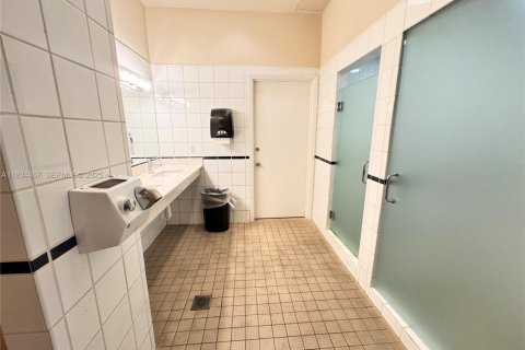 Condo in Miami Beach, Florida, 2 bedrooms  № 1993264 - photo 22