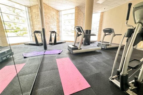 Condo in Miami Beach, Florida, 2 bedrooms  № 1993264 - photo 19