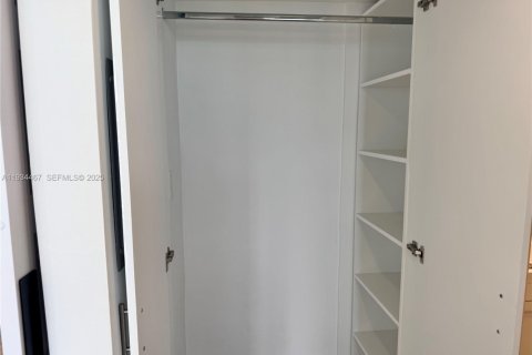 Condo in Miami Beach, Florida, 2 bedrooms  № 1993264 - photo 11