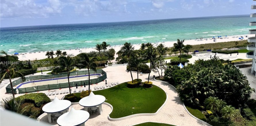 Condo in Miami Beach, Florida, 2 bedrooms  № 1993264