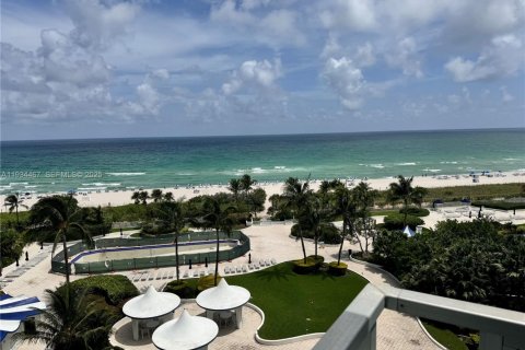 Condo in Miami Beach, Florida, 2 bedrooms  № 1993264 - photo 2