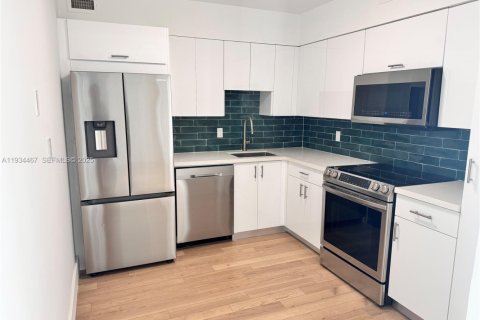 Condo in Miami Beach, Florida, 2 bedrooms  № 1993264 - photo 5