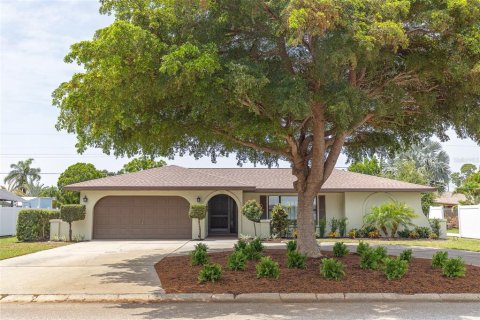 Casa en Bradenton, Florida 3 dormitorios, 158.86 m2 № 2166885