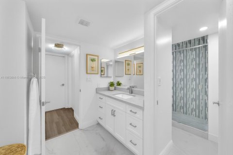 Купить кондоминиум в Авентура, Флорида 2 спальни, 107.58м2, № 1930410 - фото 15