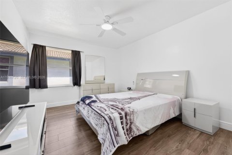 Casa en venta en Coral Springs, Florida, 4 dormitorios, 239.5 m2 № 2068766 - foto 19