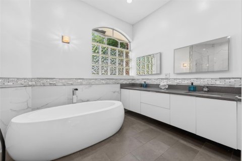 Casa en venta en Coral Springs, Florida, 4 dormitorios, 239.5 m2 № 2068766 - foto 28