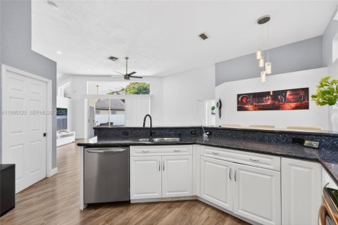 Casa en venta en Coral Springs, Florida, 4 dormitorios, 239.5 m2 № 2068766 - foto 15